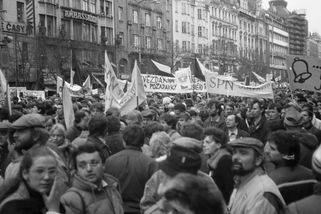 Retro kvíz na téma život pod vládou komunistického režimu: Pamětníci musí povinně dát alespoň 8/10. Pro ostatní je úspěch i 50 %